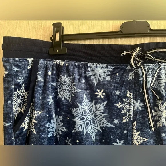 Nautica Cozy Silky Stretch Fleece 2 pc Long Sleeve Top and Pant Sleep Pajama Set - Picture 10 of 13